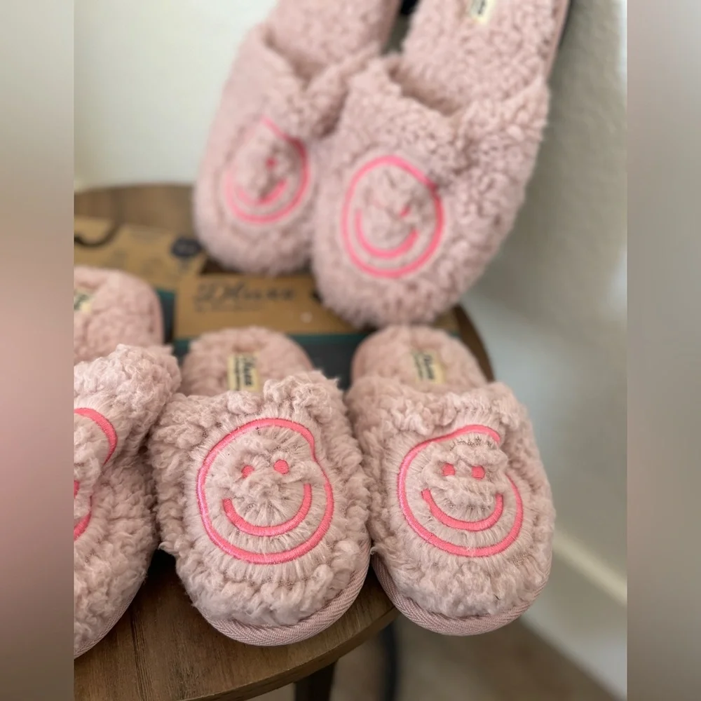Nwt Kids' Happy Face Slide Slippers dluxe by dearfoams